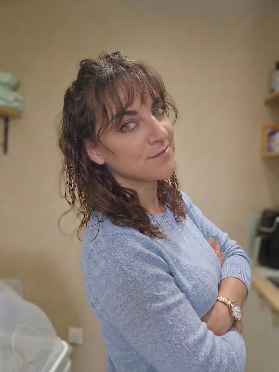 Emmanuelle, prothésiste capillaire au Privé de l’Étoile à Aigues-Vives